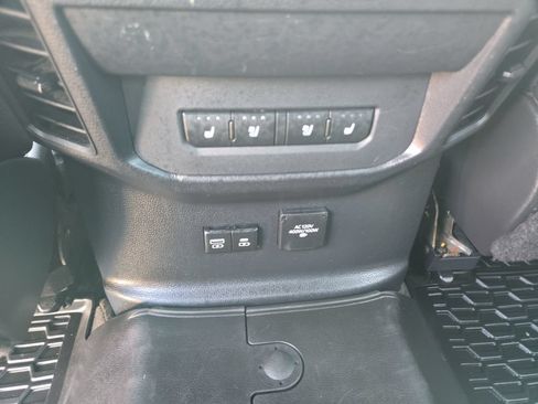 Used 2022 Toyota Tundra Platinum AWD/4WD image 35
