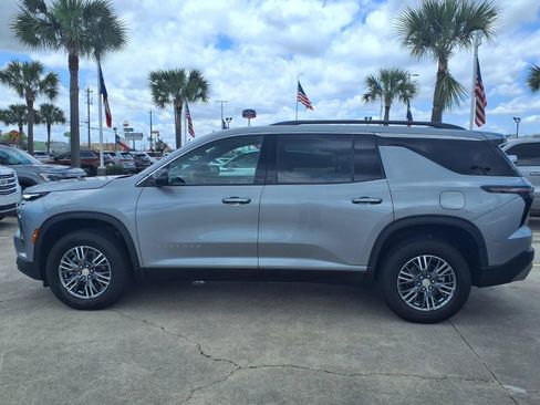 Used 2025 Chevrolet Traverse LT AWD/4WD image 9