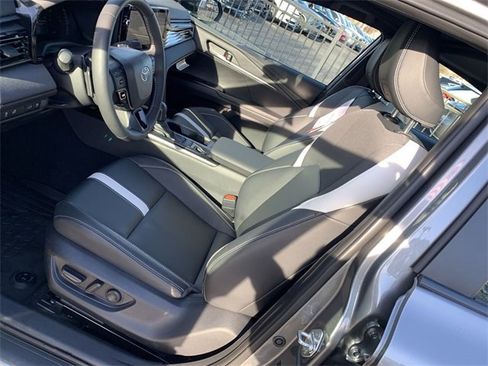 Used 2025 Toyota Camry SE image 18