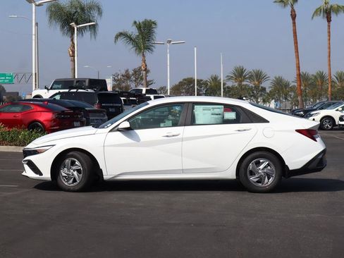 New 2026 Hyundai Elantra SE FWD image 6