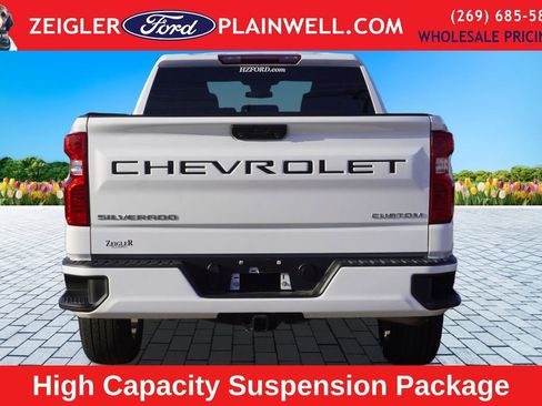 Used 2023 Chevrolet Silverado 1500 Custom image 4