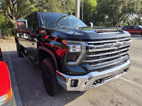Used 2024 Chevrolet Silverado 2500 LTZ w/ LTZ Plus Package AWD/4WD image 2