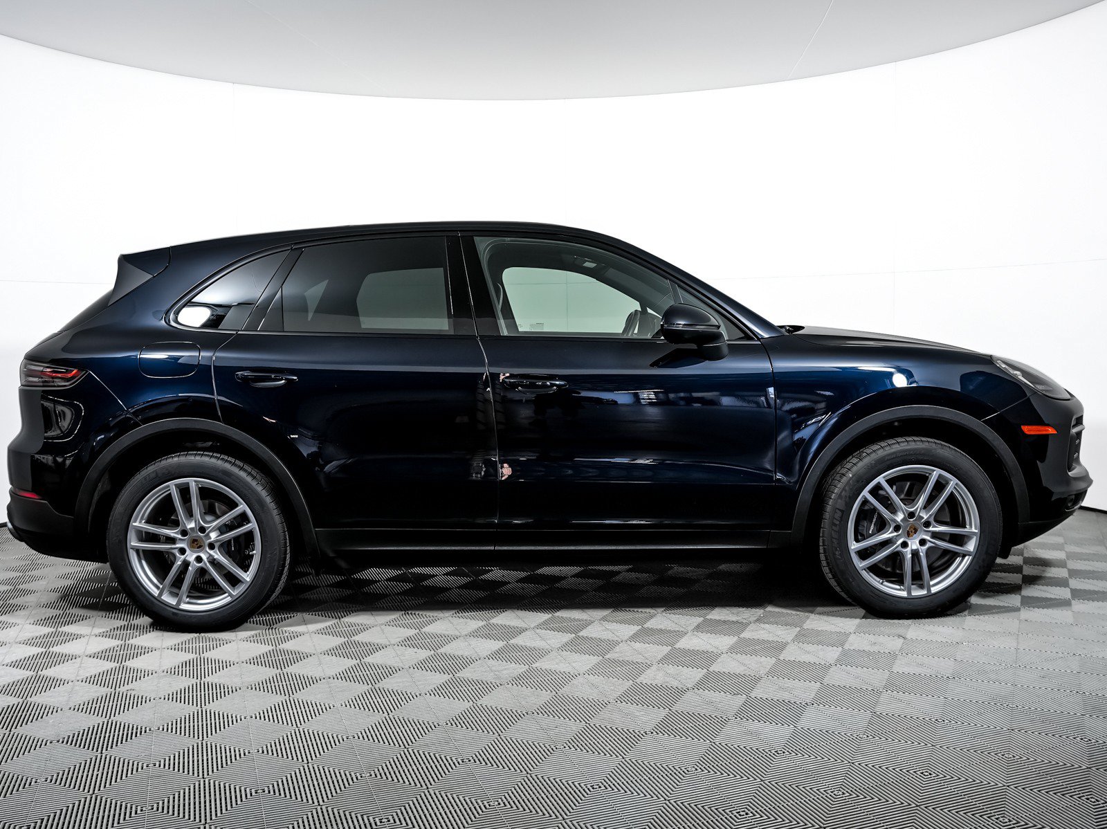 Certified 2023 Porsche Cayenne AWD/4WD image 9