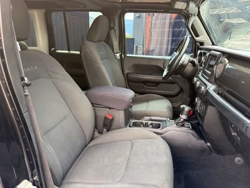 Used 2019 Jeep Wrangler Unlimited Sahara AWD/4WD image 12