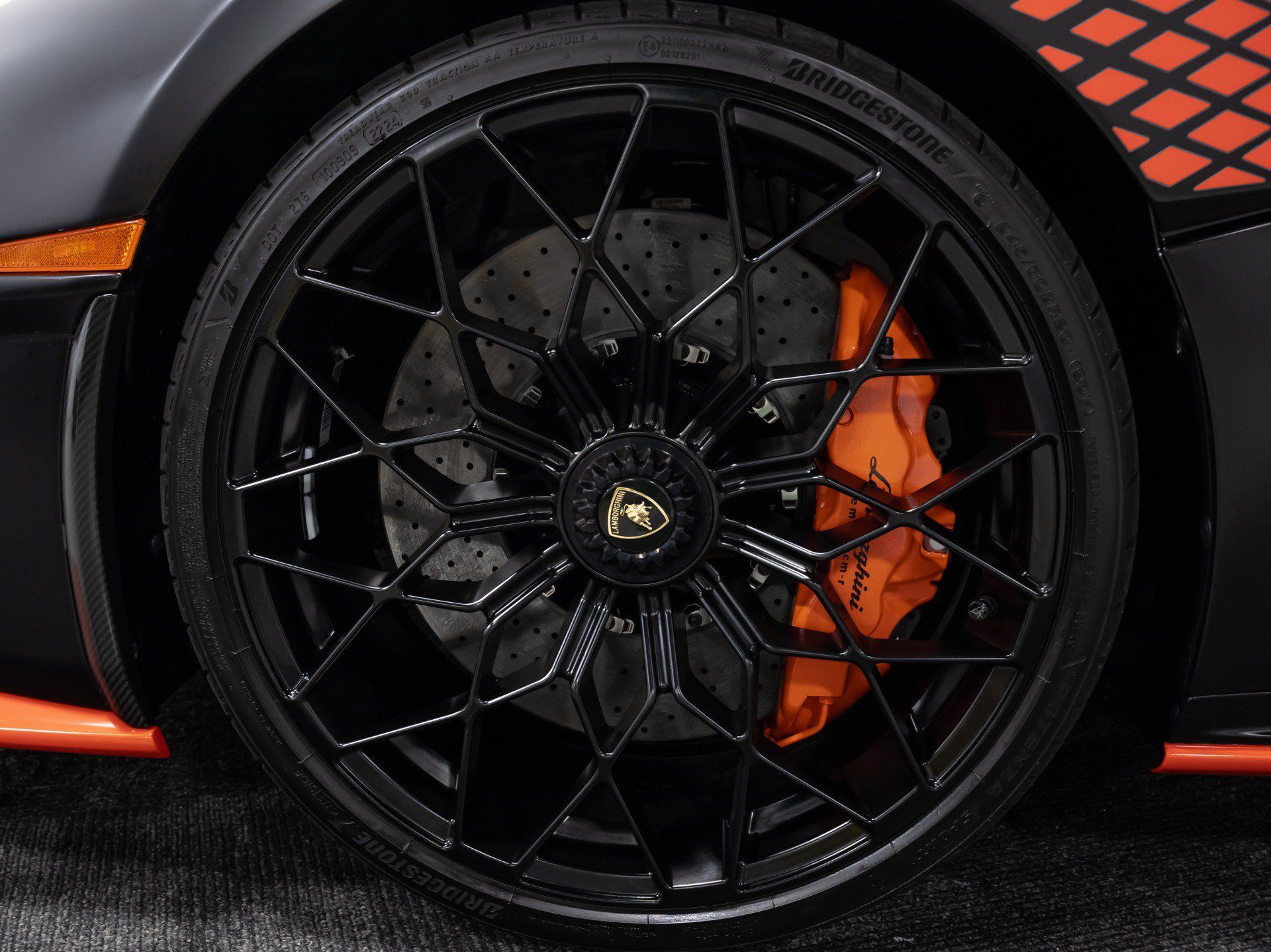 Used 2024 Lamborghini Huracan STO RWD image 45
