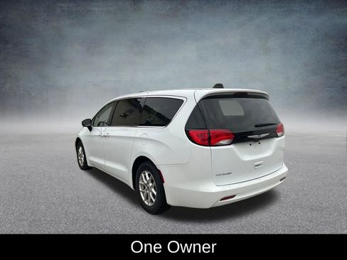 Used 2023 Chrysler Voyager LX FWD image 3
