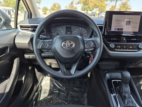 Used 2025 Toyota Corolla LE FWD image 13