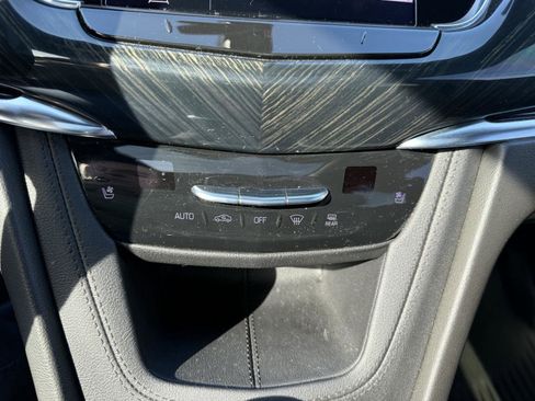 Certified 2021 Cadillac XT6 Premium Luxury image 17