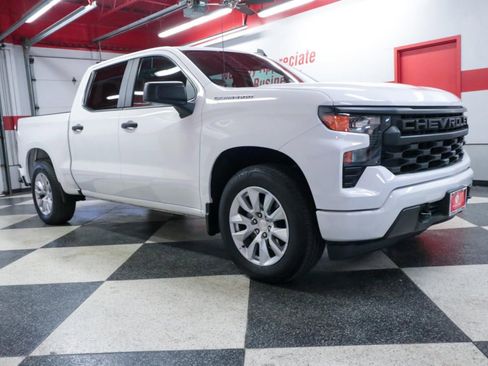 Used 2022 Chevrolet Silverado 1500 Custom image 2