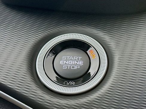 New 2025 Jeep Grand Cherokee Altitude image 18