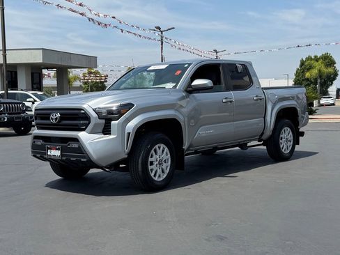 Certified 2025 Toyota Tacoma SR5 AWD/4WD image 5