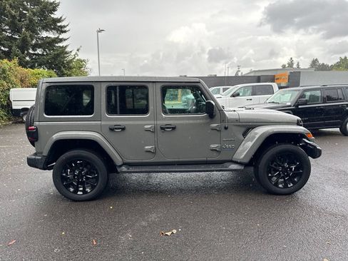 Used 2023 Jeep Wrangler Unlimited Sahara w/ Safety Group AWD/4WD image 10