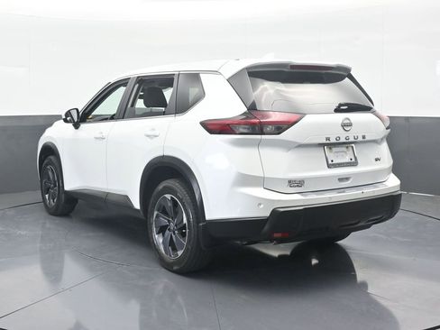 Used 2024 Nissan Rogue SV image 4