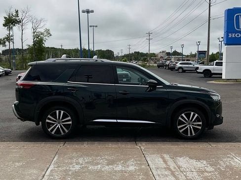 Used 2024 Nissan Pathfinder Platinum w/ Cargo Package AWD/4WD image 4