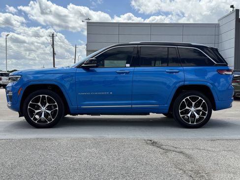 Used 2022 Jeep Grand Cherokee Summit AWD/4WD image 7
