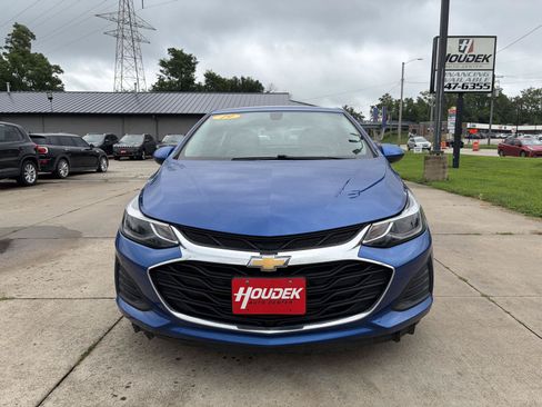 Used 2019 Chevrolet Cruze LT FWD image 2