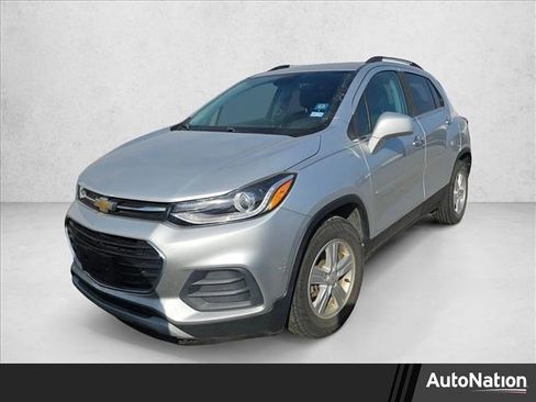 Used 2018 Chevrolet Trax LT w/ LT Convenience Package image 1