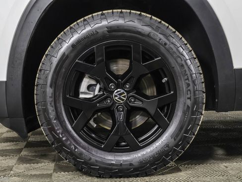 Used 2024 Volkswagen Atlas Peak Edition SEL image 25