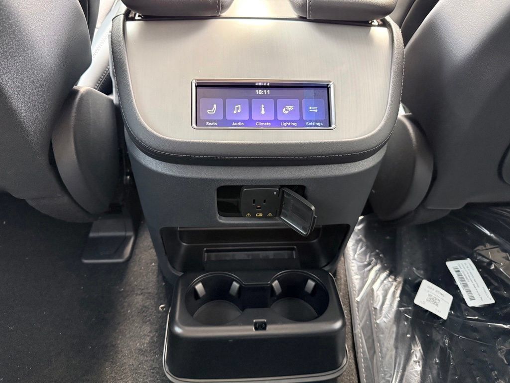 New 2027 Lincoln Navigator Premiere AWD/4WD image 12