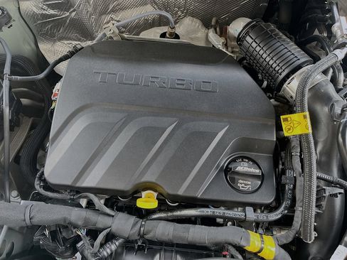 Used 2025 Chevrolet Trax ACTIV w/ Sunroof Package FWD image 31