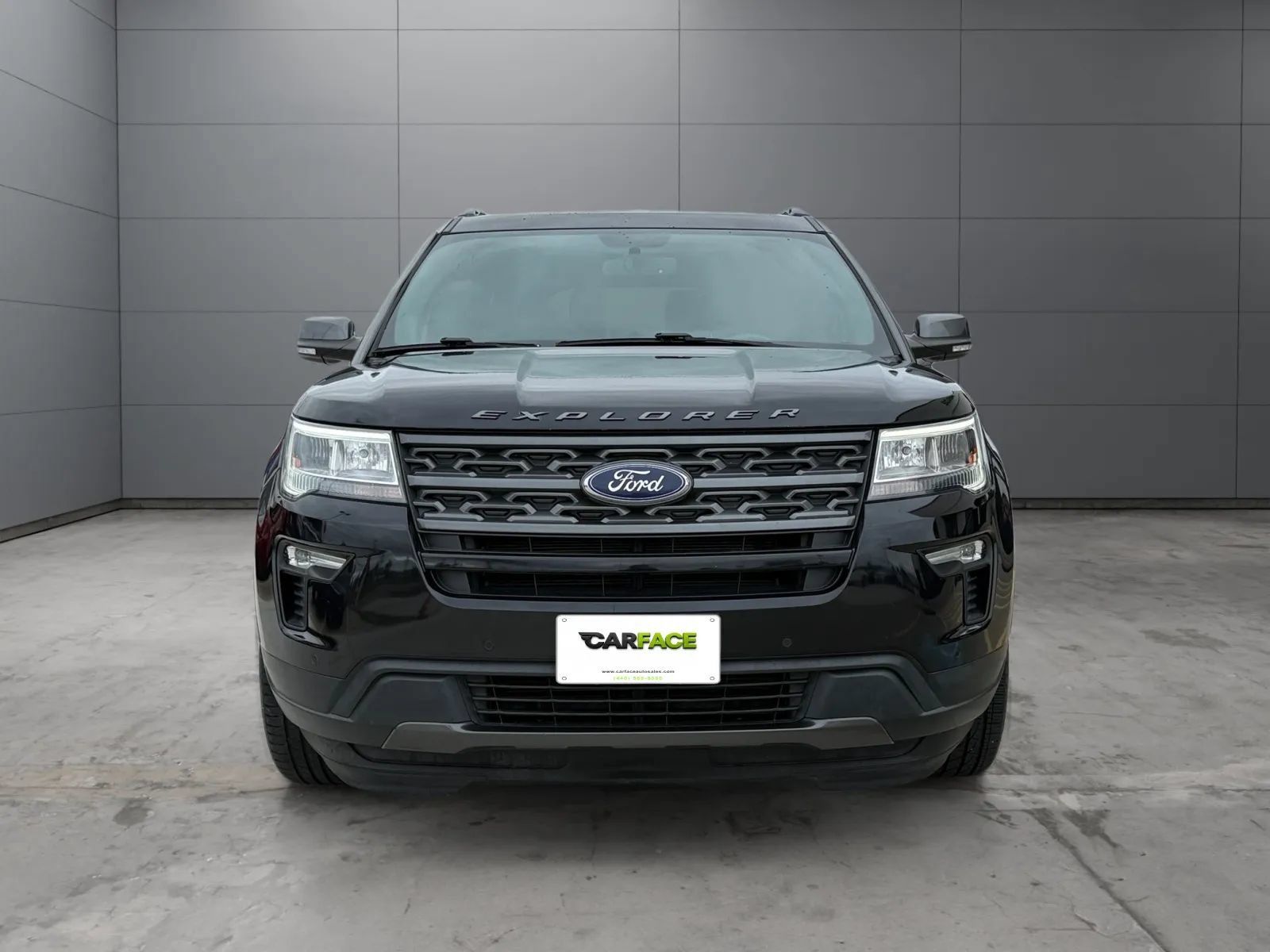 Used 2019 Ford Explorer XLT w/ Equipment Group 202A AWD/4WD image 2