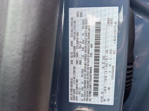 Used 2025 Ford Escape SE FWD image 29