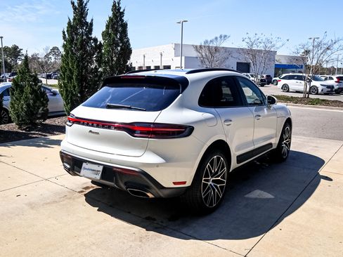 Used 2024 Porsche Macan image 10