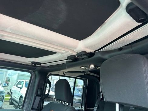 Used 2021 Jeep Gladiator Mojave AWD/4WD image 15