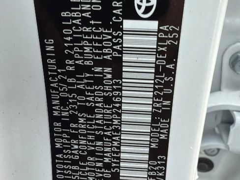 Used 2021 Toyota Corolla LE image 29