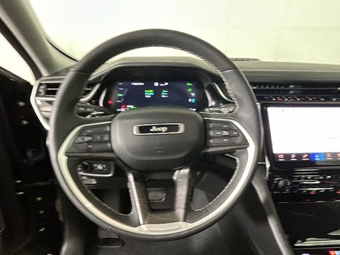 Used 2022 Jeep Grand Cherokee Limited 4xe w/ Luxury Tech Group II AWD/4WD image 16
