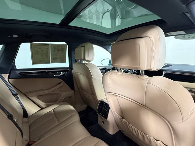 Used 2025 Porsche Macan AWD/4WD image 29