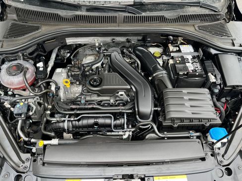 Used 2025 Volkswagen Jetta SE image 28