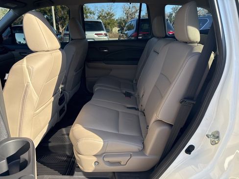 Used 2019 Honda Pilot Touring image 7