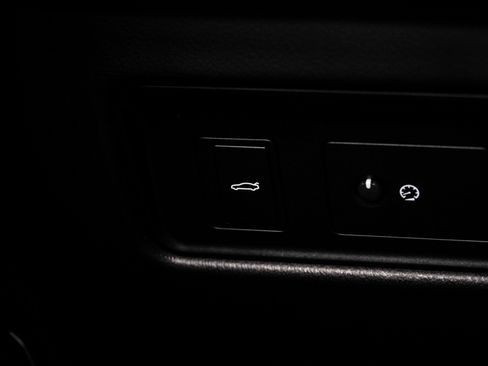 Used 2024 Jaguar XF R-Dynamic SE image 31