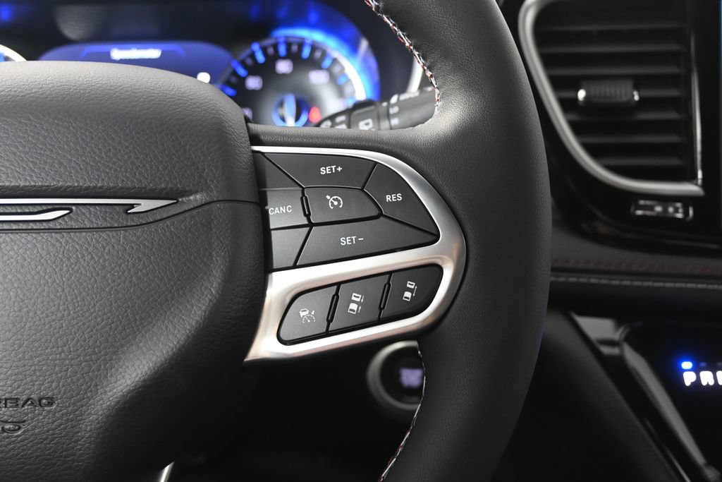 New 2027 Chrysler Pacifica Select AWD/4WD image 35