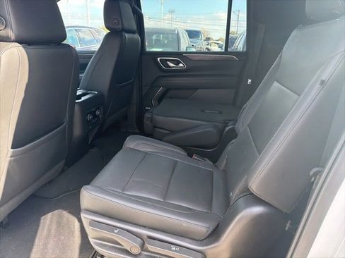 Certified 2022 Chevrolet Suburban LT w/ Luxury Package image 8