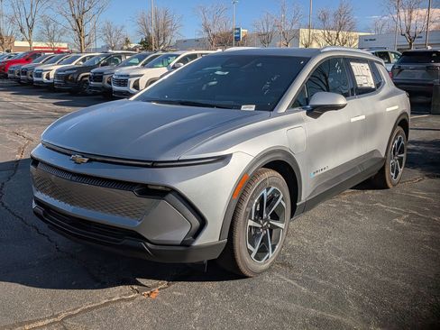 New 2026 Chevrolet Equinox EV LT image 3