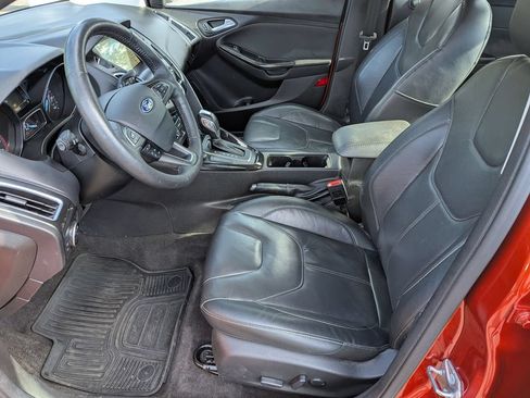 Used 2018 Ford Focus Titanium w/ Titanium Technology Package FWD image 16