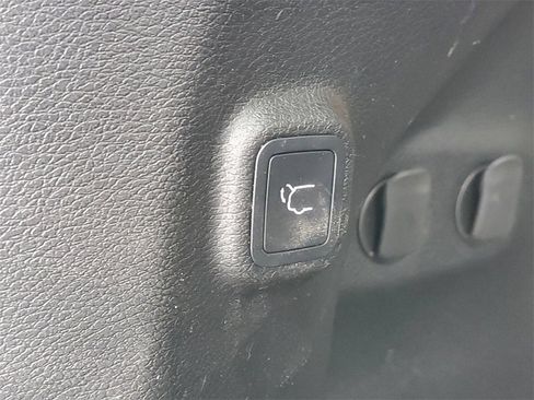 Used 2022 Jeep Cherokee Limited image 10