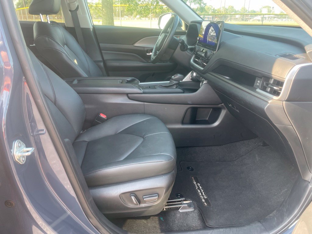 Used 2024 Toyota Grand Highlander FWD image 16