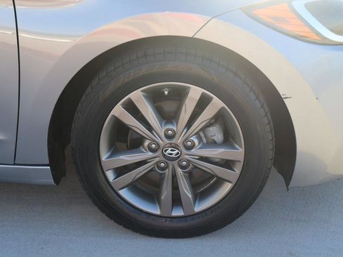 Used 2017 Hyundai Elantra SE image 8