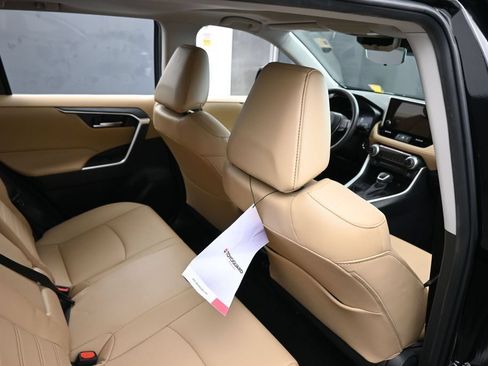 Used 2025 Toyota RAV4 XLE Premium FWD image 45
