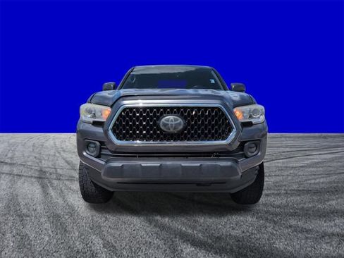 Used 2018 Toyota Tacoma SR5 RWD image 9