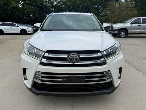 Used 2017 Toyota Highlander Limited FWD image 2