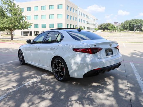 Used 2022 Alfa Romeo Giulia Veloce RWD image 5