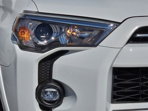 Certified 2024 Toyota 4Runner TRD Off-Road Premium image 11