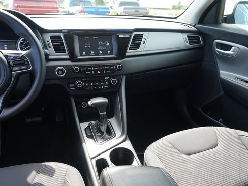 Used 2017 Kia Niro LX FWD image 22