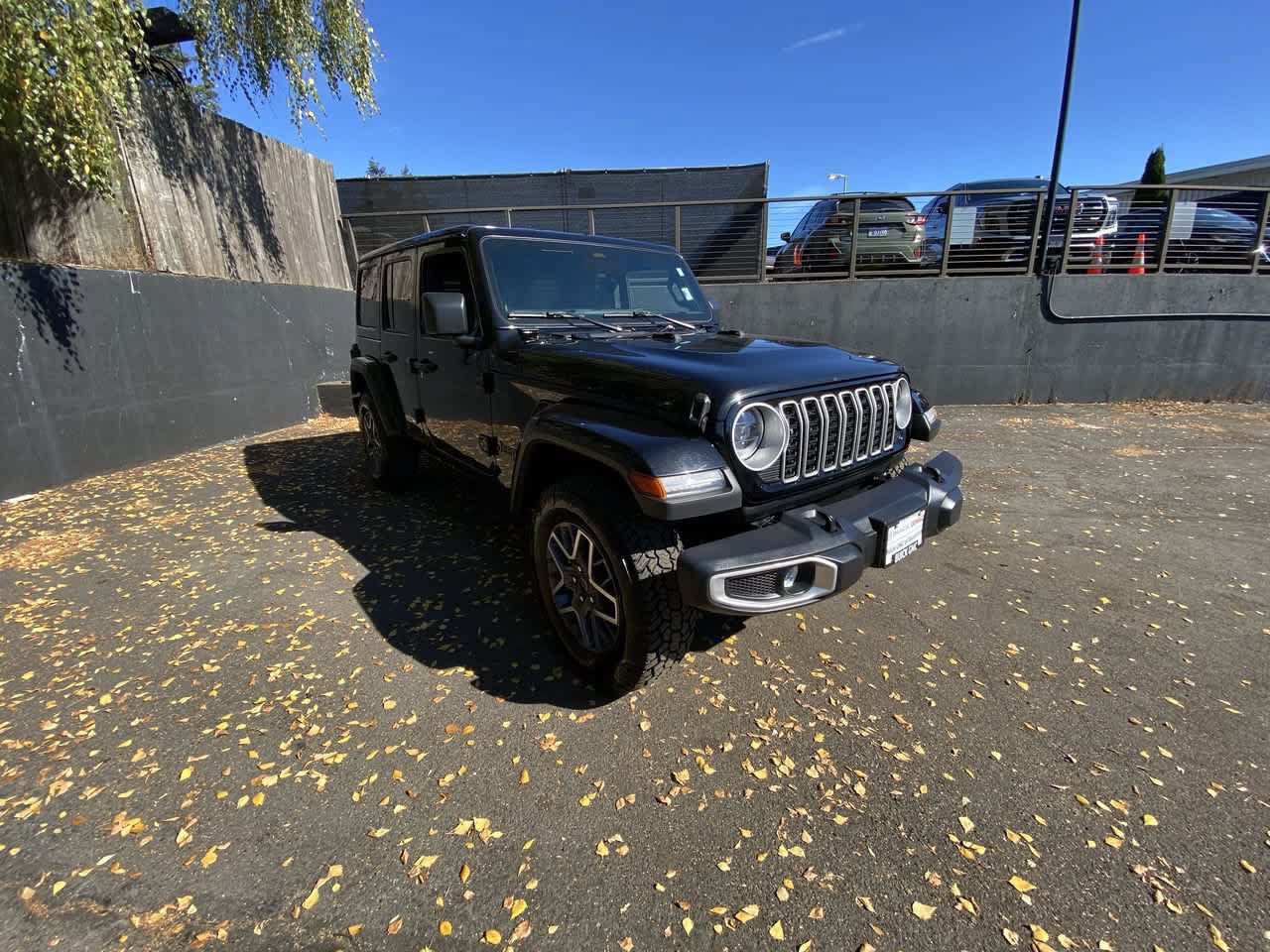 Used 2025 Jeep Wrangler Unlimited Sahara AWD/4WD image 8