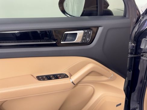 Certified 2022 Porsche Cayenne AWD/4WD image 15
