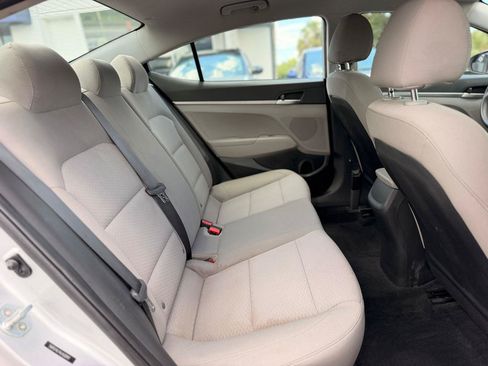 Used 2020 Hyundai Elantra SE w/ Cargo Package (C1) FWD image 16